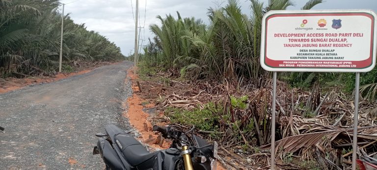 FOTO: Jalan Parit Deli - Sungai Dualap sepanjang 7,5 KM yang dibangun oleh PetroChina Internasional Jabung Ltd